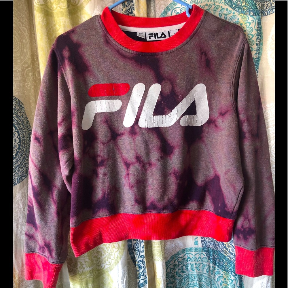Women’s vintage FILA crop sweatshirt size Large